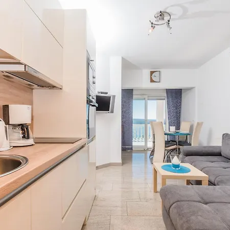 Mit Meerblick Und Pool Apartment Crikvenica