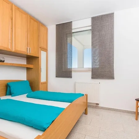 Apartment Mit Meerblick Und Pool