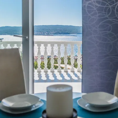 Apartment Mit Meerblick Und Pool Crikvenica