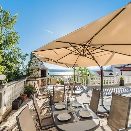 Apartment Mit Meerblick Und Pool